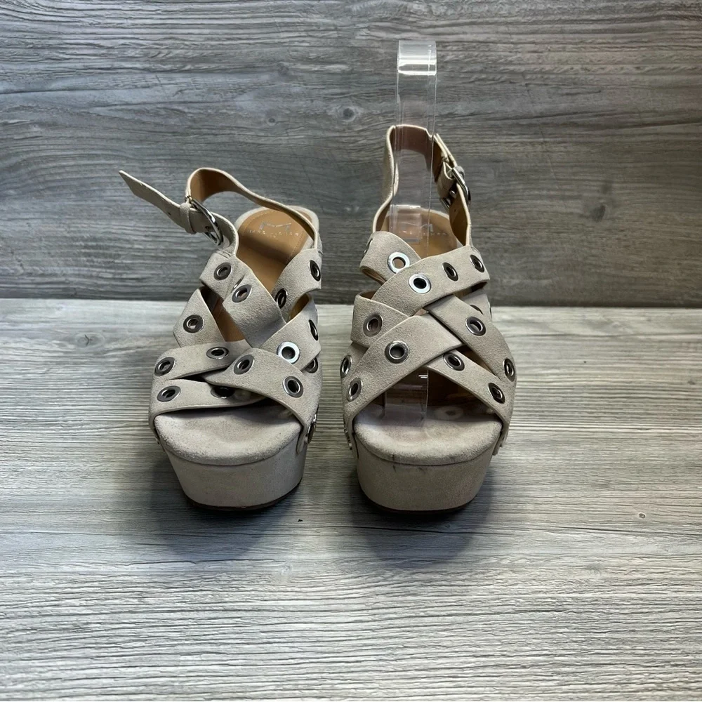 Marc Fisher super cute Bloom Grommet Platform leather Sandals size 6.5